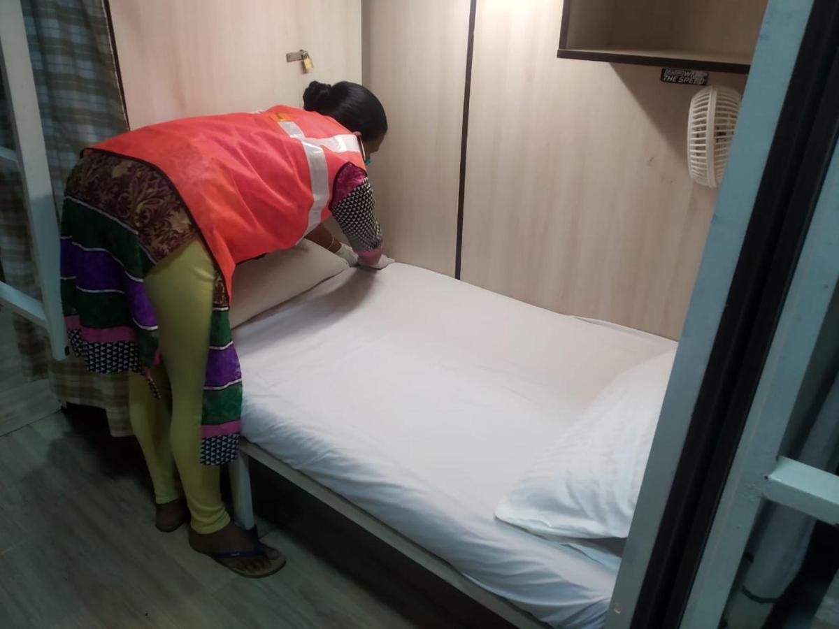 Abuzz Sewri Vandrarhem Mumbai Exteriör bild
